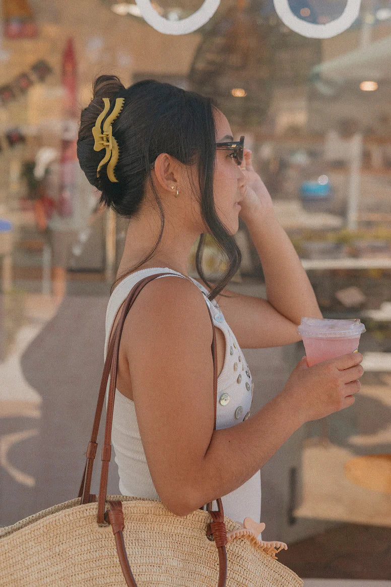 Wavy Hold Everything Claw - Pear