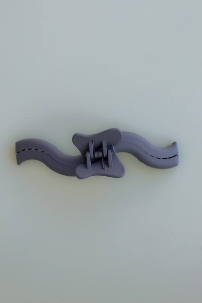 KAXI Wavy Midi Hold Everything Claw