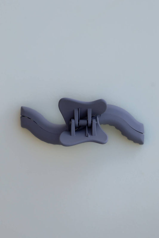 KAXI Wavy Midi Hold Everything Claw