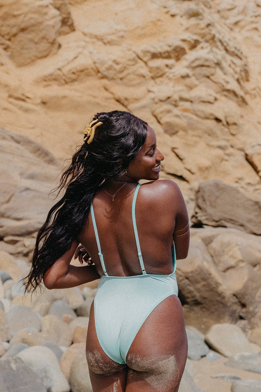 KAXI Wavy Midi Hold Everything Claw