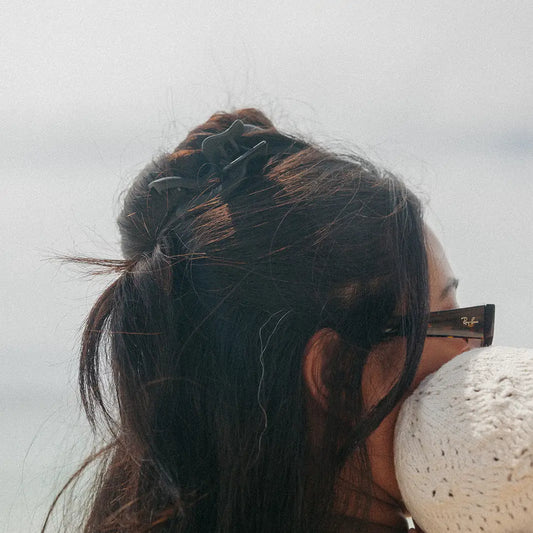 Wavy Midi Hold Everything Claw - Black