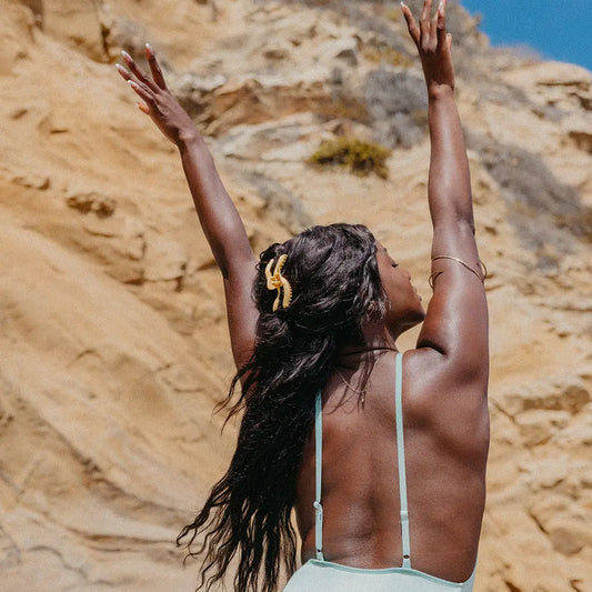 Wavy Midi Hold Everything Claw - Butter Yellow