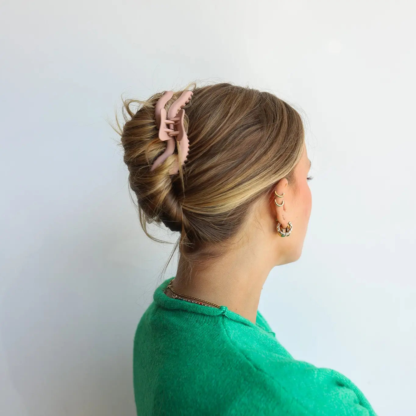 Wavy Midi Hold Everything Claw - Champagne