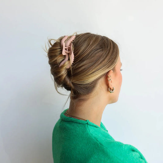 Wavy Midi Hold Everything Claw - Champagne